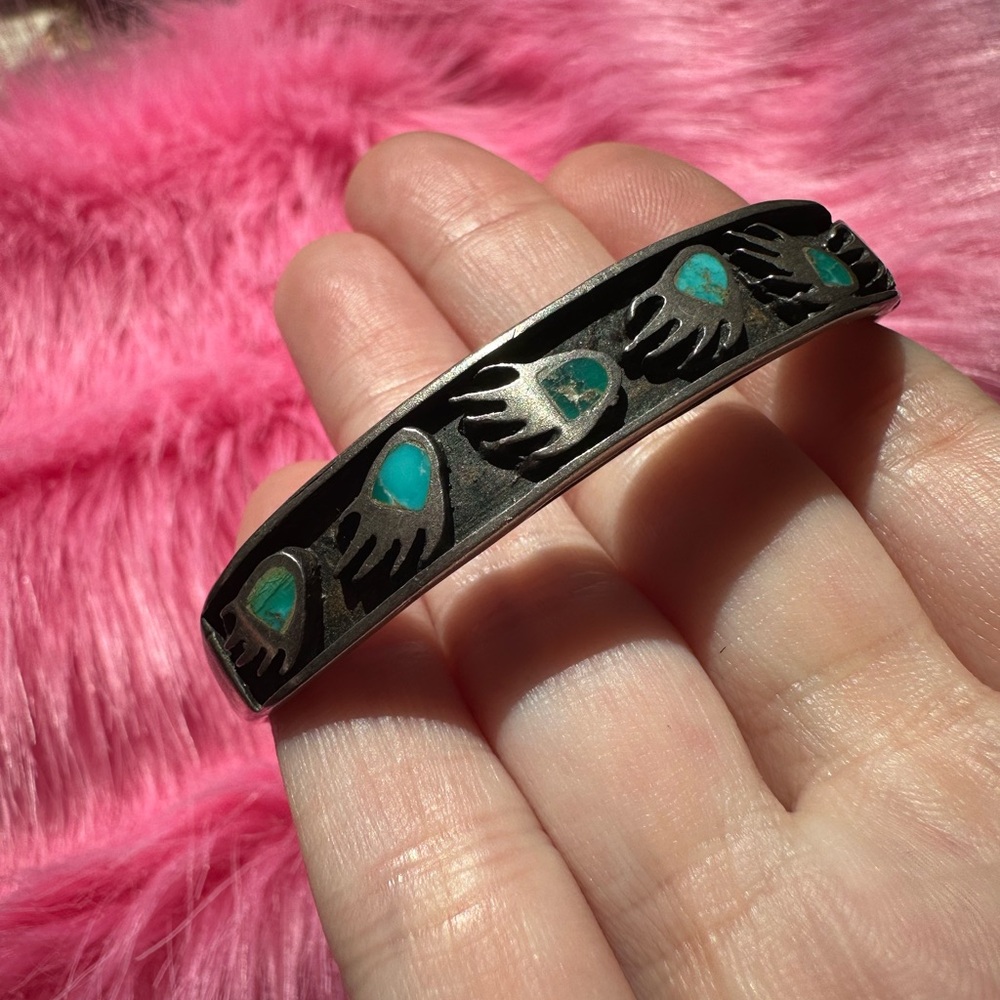 Artist signed Tufa cast Sterling turquoise bear paw cuff - Picture 2 of 6